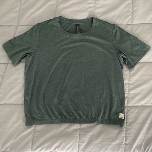 NWOT Vuori womens elastic waist t shirt size small